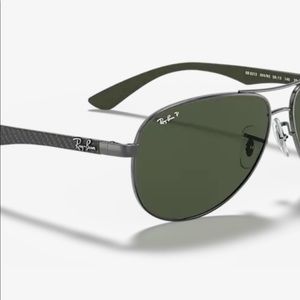 Ray- Ban Aviator sunglasses carbon Fiber detail